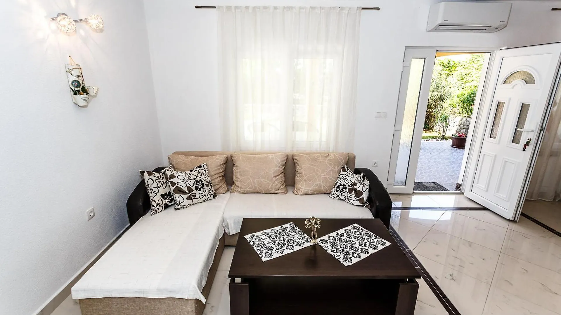 Sara Apartments Malinska Croatia